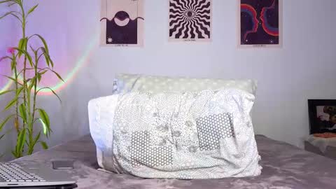 Snapshot of latinguyxl chatting on October 12, 2025, 10:09 pm Logan online show from October 12, 2025, 10:09 pm