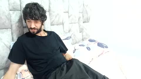 Snapshot of latinlustandfrenchkiss chatting on June 4, 2026, 2:23 pm latinlustandfrenchkiss online show from June 4, 2026, 2:23 pm