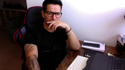 Snapshot of latino8484 chatting on July 16, 2026, 9:48 am latino8484 online show from July 16, 2026, 9:48 am