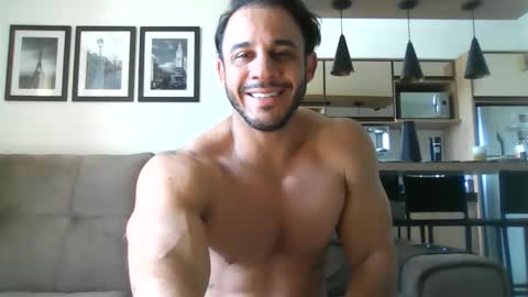 latino_rodri online show from June 10, 2026, 1:10 pm