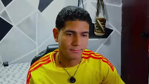 Snapshot of latinohotboy_ chatting on June 18, 2026, 12:09 pm latinohotboy_ online show from June 18, 2026, 12:09 pm