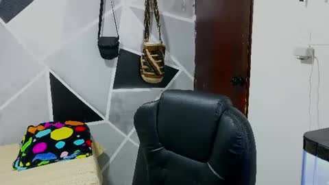 Snapshot of latinohotboy_ chatting on June 26, 2026, 12:53 pm latinohotboy_ online show from June 26, 2026, 12:53 pm