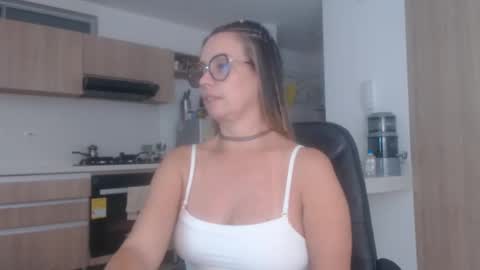 latinpaprika online show from October 31, 2025, 2:12 am