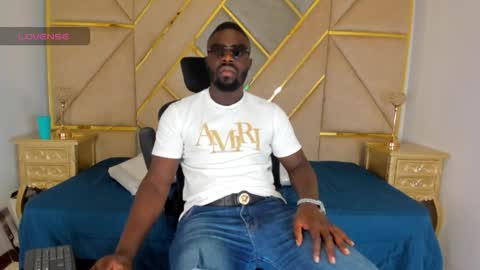 Snapshot of latrellx7 chatting on October 27, 2025, 3:10 am LEANDRO online show from October 27, 2025, 3:10 am