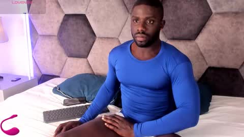 LEANDRO online show from March 17, 2026, 3:55 am