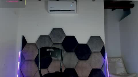 Snapshot of latrellx7 chatting on May 18, 2026, 3:13 am LEANDRO online show from May 18, 2026, 3:13 am