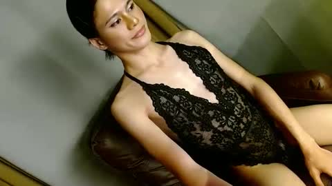 Snapshot of latrina_ chatting on April 4, 2026, 10:40 pm latrina_ online show from April 4, 2026, 10:40 pm