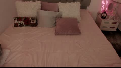 Snapshot of lau_123x chatting on January 7, 2025, 3:35 am Laura online show from January 7, 2025, 3:35 am