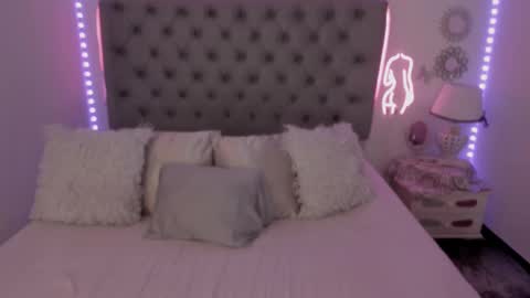 Snapshot of lau_123x chatting on February 25, 2025, 2:47 am Laura online show from February 25, 2025, 2:47 am