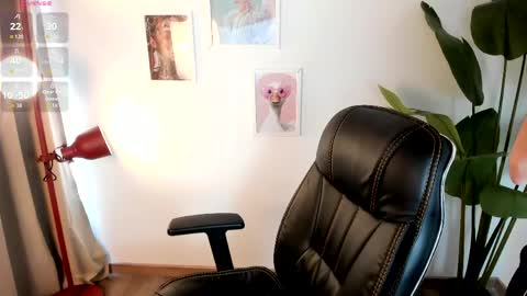 laukyubey1 online show from April 25, 2026, 7:55 pm