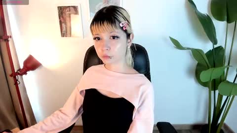laukyubey1 online show from April 28, 2026, 7:52 pm