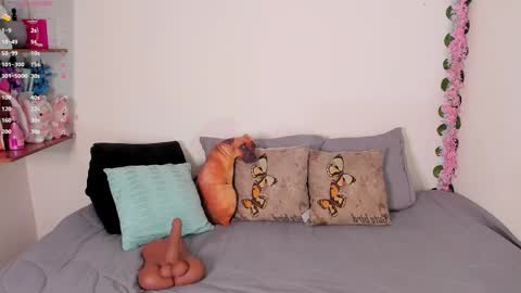 Snapshot of laura1__ chatting on November 6, 2025, 11:37 pm laura1__ online show from November 6, 2025, 11:37 pm