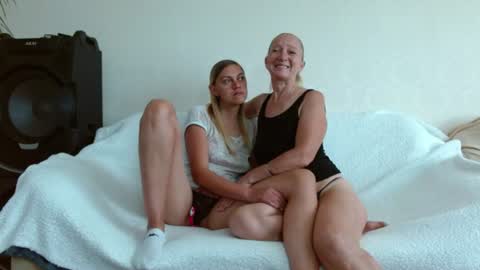 Snapshot of laura47_sweet chatting on July 27, 2026, 6:42 am LAURA ANNA online show from July 27, 2026, 6:42 am