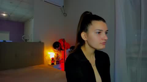 Laura online show from November 6, 2025, 6:36 am