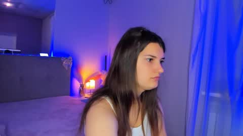 Snapshot of laura__leee chatting on May 25, 2026, 5:02 am Laura online show from May 25, 2026, 5:02 am