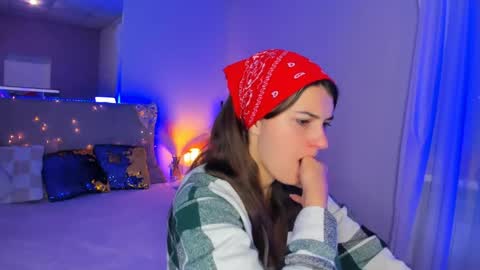 Snapshot of laura__leee chatting on June 4, 2026, 5:24 am Laura online show from June 4, 2026, 5:24 am