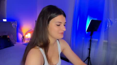 Snapshot of laura__leee chatting on June 14, 2026, 4:58 am Laura online show from June 14, 2026, 4:58 am