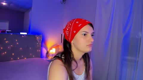 Snapshot of laura__leee chatting on June 16, 2026, 4:48 am Laura online show from June 16, 2026, 4:48 am