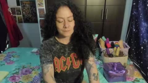  Wen  online show from December 19, 2025, 7:43 pm