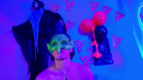 Snapshot of laura_and_kevin chatting on October 5, 2025, 2:26 pm laura_and_kevin online show from October 5, 2025, 2:26 pm