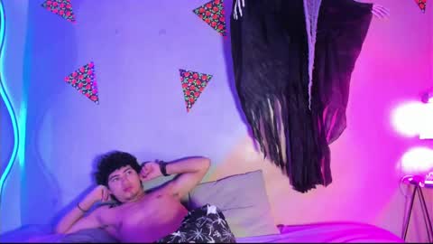 Snapshot of laura_and_kevin chatting on October 20, 2025, 1:00 pm laura_and_kevin online show from October 20, 2025, 1:00 pm