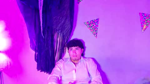 Snapshot of laura_and_kevin chatting on October 31, 2025, 2:07 pm laura_and_kevin online show from October 31, 2025, 2:07 pm