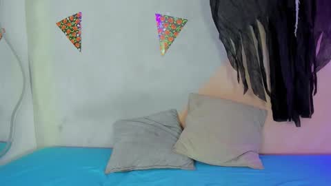 Snapshot of laura_and_kevin chatting on November 3, 2025, 1:23 pm laura_and_kevin online show from November 3, 2025, 1:23 pm