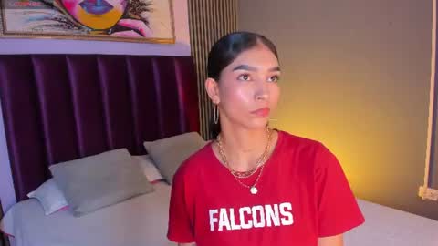 Snapshot of laura_aristizabal_19 chatting on July 25, 2026, 12:03 pm Laura online show from July 25, 2026, 12:03 pm