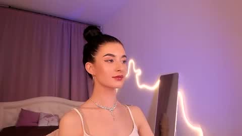 Laura online show from July 7, 2026, 8:13 pm