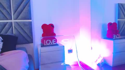 Snapshot of laura_dicardy chatting on November 5, 2025, 7:58 pm laura_dicardy online show from November 5, 2025, 7:58 pm