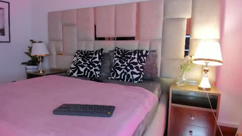 laura_dicardy online show from June 11, 2026, 11:19 am