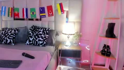 laura_dicardy online show from June 17, 2026, 11:23 am