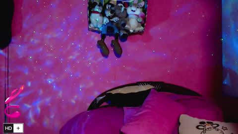 Snapshot of laura_fountain_ chatting on March 12, 2026, 12:22 pm weedcam Curly Laura OF online show from March 12, 2026, 12:22 pm