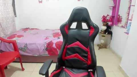 Snapshot of laura_hon11 chatting on May 3, 2026, 1:39 pm laura_hon11 online show from May 3, 2026, 1:39 pm