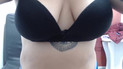 Snapshot of laura_hotyy chatting on October 22, 2025, 3:23 pm Laura online show from October 22, 2025, 3:23 pm