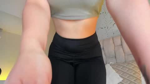 Snapshot of laura_ivy chatting on April 1, 2026, 1:41 pm LauraIvy online show from April 1, 2026, 1:41 pm