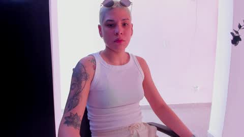 Snapshot of laura_r23 chatting on September 11, 2025, 5:57 pm Laura Rose online show from September 11, 2025, 5:57 pm