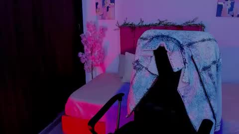 Snapshot of laura_r23 chatting on October 18, 2025, 6:41 pm Laura Rose online show from October 18, 2025, 6:41 pm