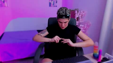 Snapshot of laura_r23 chatting on November 28, 2025, 5:15 pm Laura Rose online show from November 28, 2025, 5:15 pm