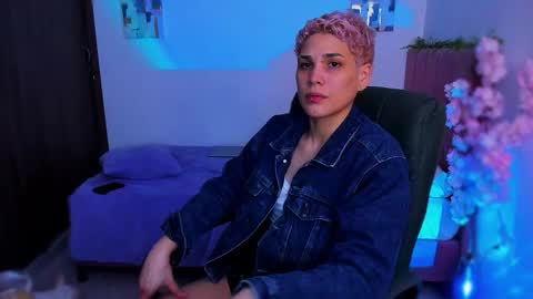 Laura Rose online show from December 19, 2025, 6:20 am