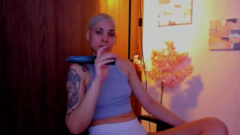 Snapshot of laura_r23 chatting on March 18, 2026, 6:49 am Laura Rose online show from March 18, 2026, 6:49 am