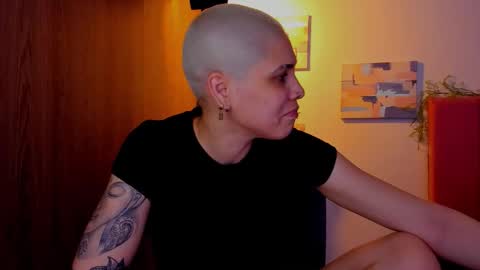 Snapshot of laura_r23 chatting on March 19, 2026, 7:23 am Laura Rose online show from March 19, 2026, 7:23 am