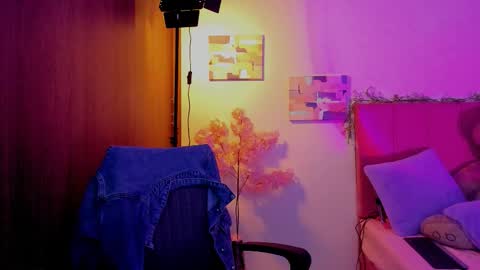 Snapshot of laura_r23 chatting on March 22, 2026, 9:51 pm Laura Rose online show from March 22, 2026, 9:51 pm