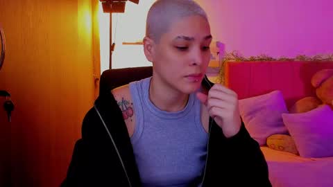 Snapshot of laura_r23 chatting on March 30, 2026, 8:43 pm Laura Rose online show from March 30, 2026, 8:43 pm