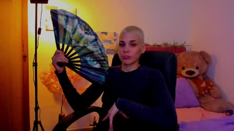 Snapshot of laura_r23 chatting on April 2, 2026, 5:49 am Laura Rose online show from April 2, 2026, 5:49 am