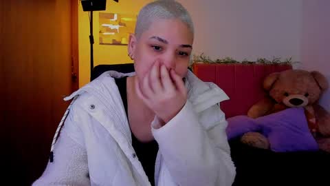 Snapshot of laura_r23 chatting on April 5, 2026, 2:58 pm Laura Rose online show from April 5, 2026, 2:58 pm