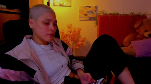 Snapshot of laura_r23 chatting on April 6, 2026, 5:08 am Laura Rose online show from April 6, 2026, 5:08 am