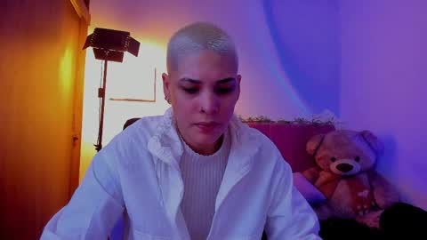 Snapshot of laura_r23 chatting on April 16, 2026, 2:45 am Laura Rose online show from April 16, 2026, 2:45 am