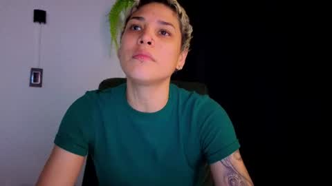 Snapshot of laura_r23 chatting on July 15, 2026, 7:19 pm Laura Rose online show from July 15, 2026, 7:19 pm