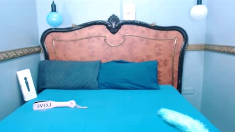 Snapshot of laura_riley chatting on February 26, 2025, 2:26 am Laura online show from February 26, 2025, 2:26 am